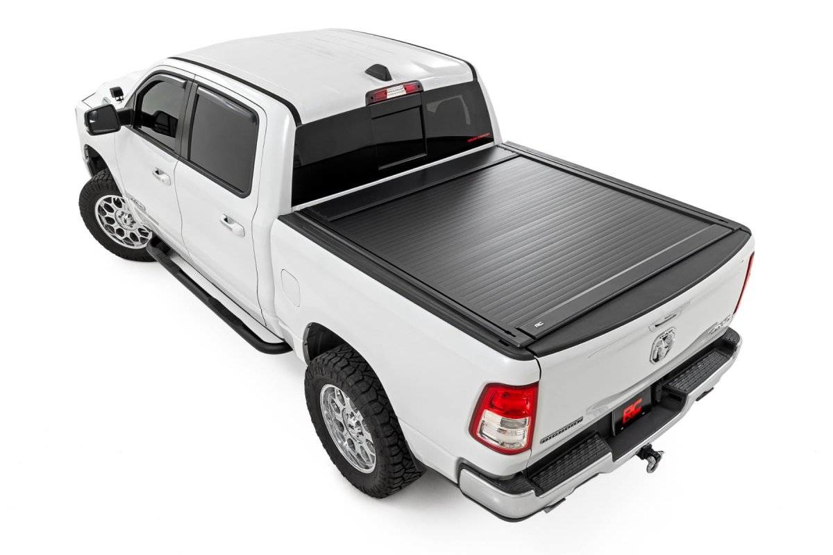 Ram 1500 Manual Retractable Bed Cover - Rough Country - Matte Black - '19-'26